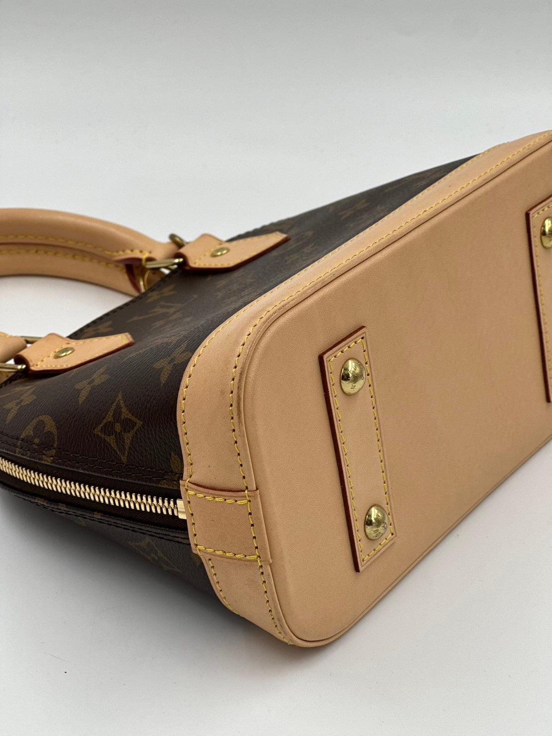 Louis Vuitton Alma BB 貝殼包 / Rank SA