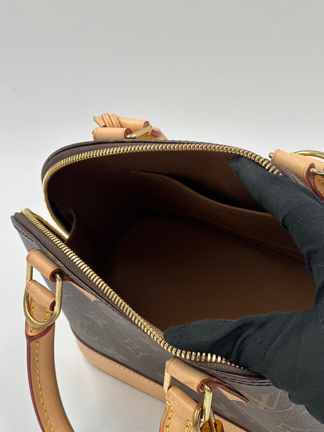Louis Vuitton Alma BB 貝殼包 / Rank SA