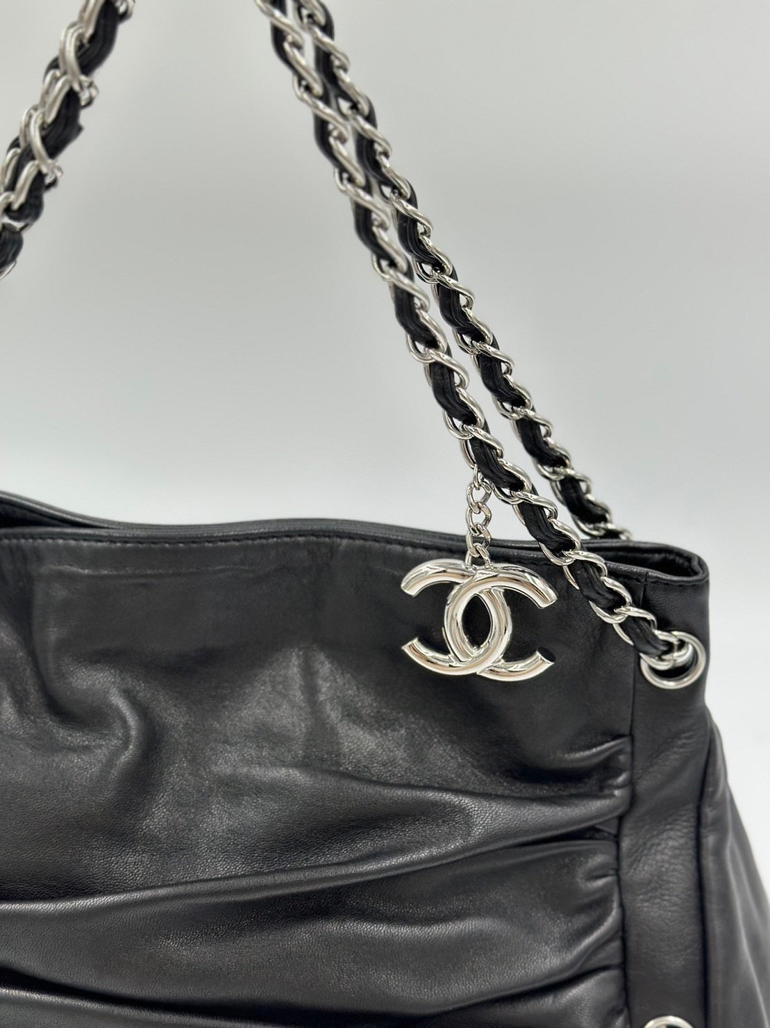Chanel Lambskin Tote Black / Rank SA