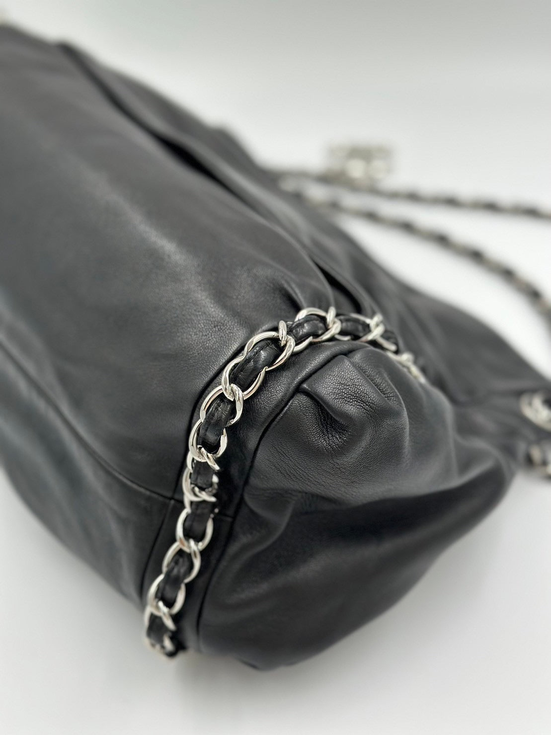 Chanel Lambskin Tote Black / Rank SA