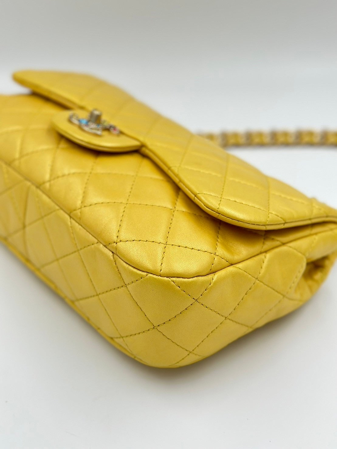 Chanel Season Classic Flap 寶石釦 Yellow / Rank A