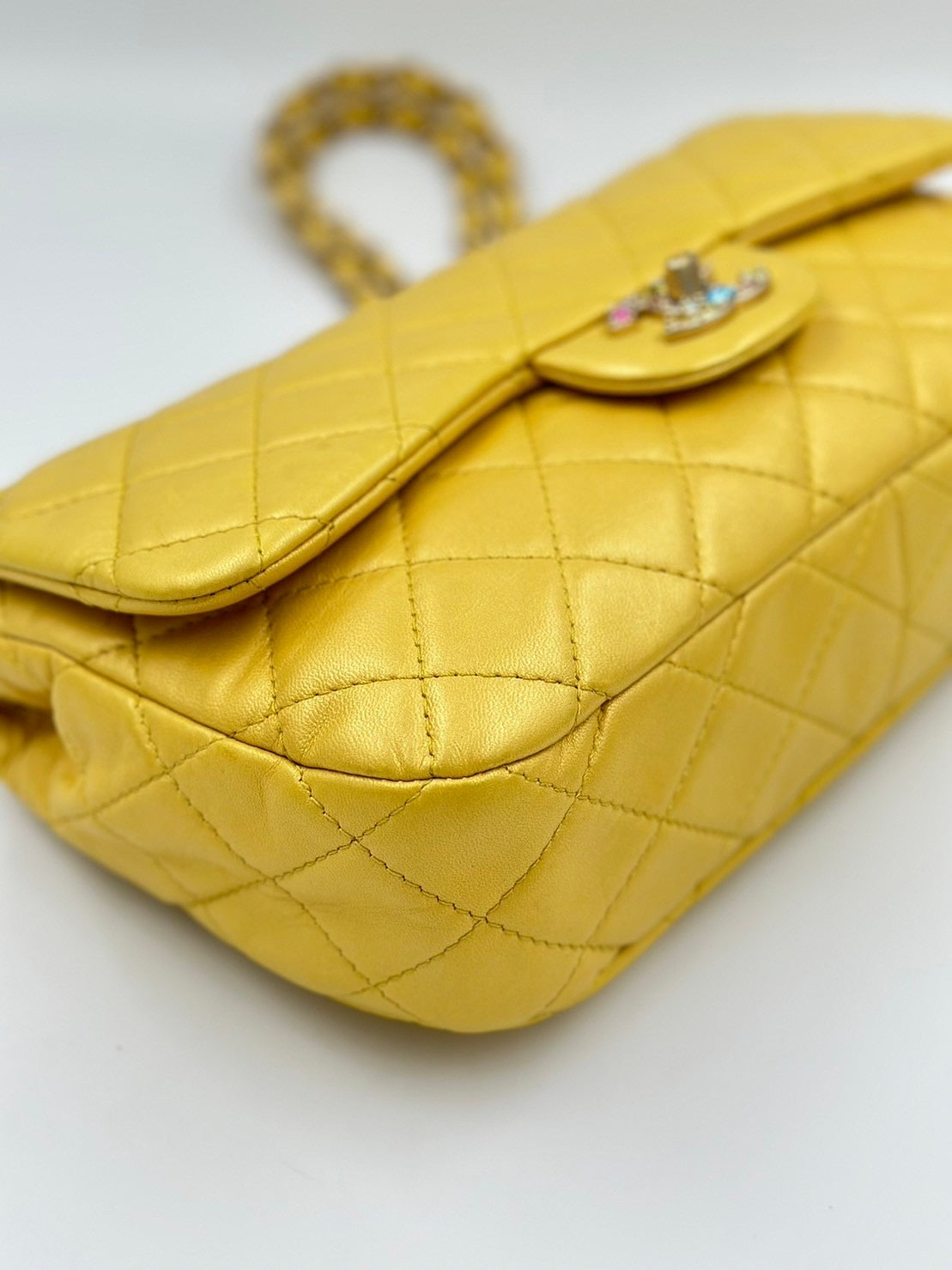 Chanel Season Classic Flap 寶石釦 Yellow / Rank A