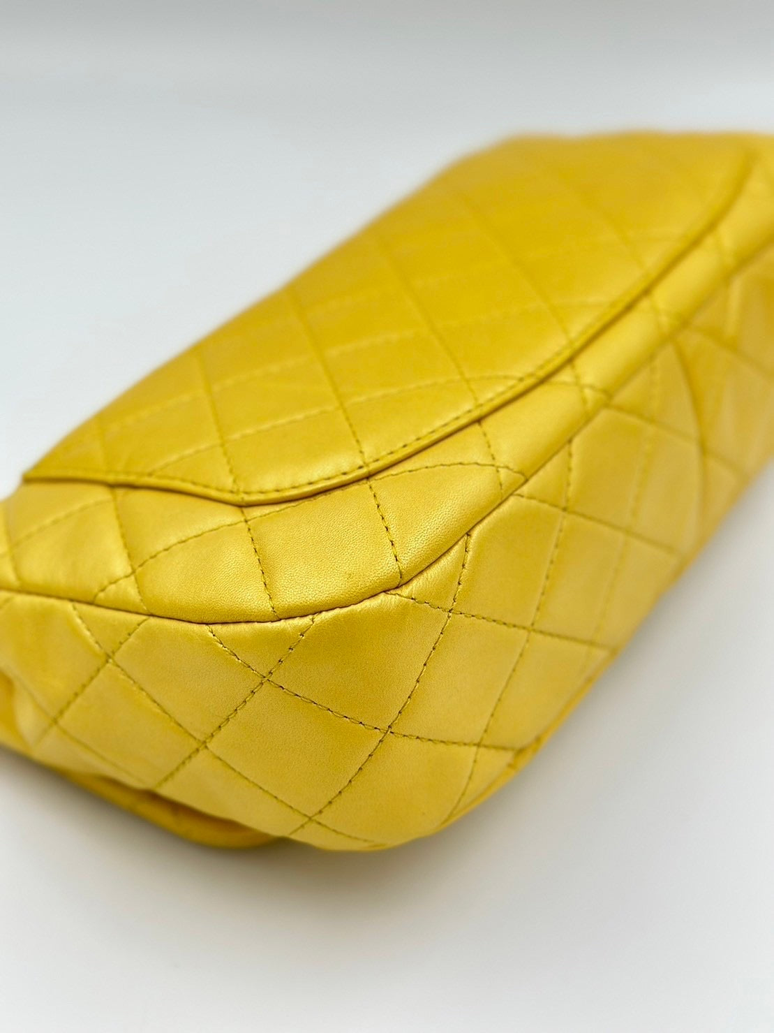 Chanel Season Classic Flap 寶石釦 Yellow / Rank A