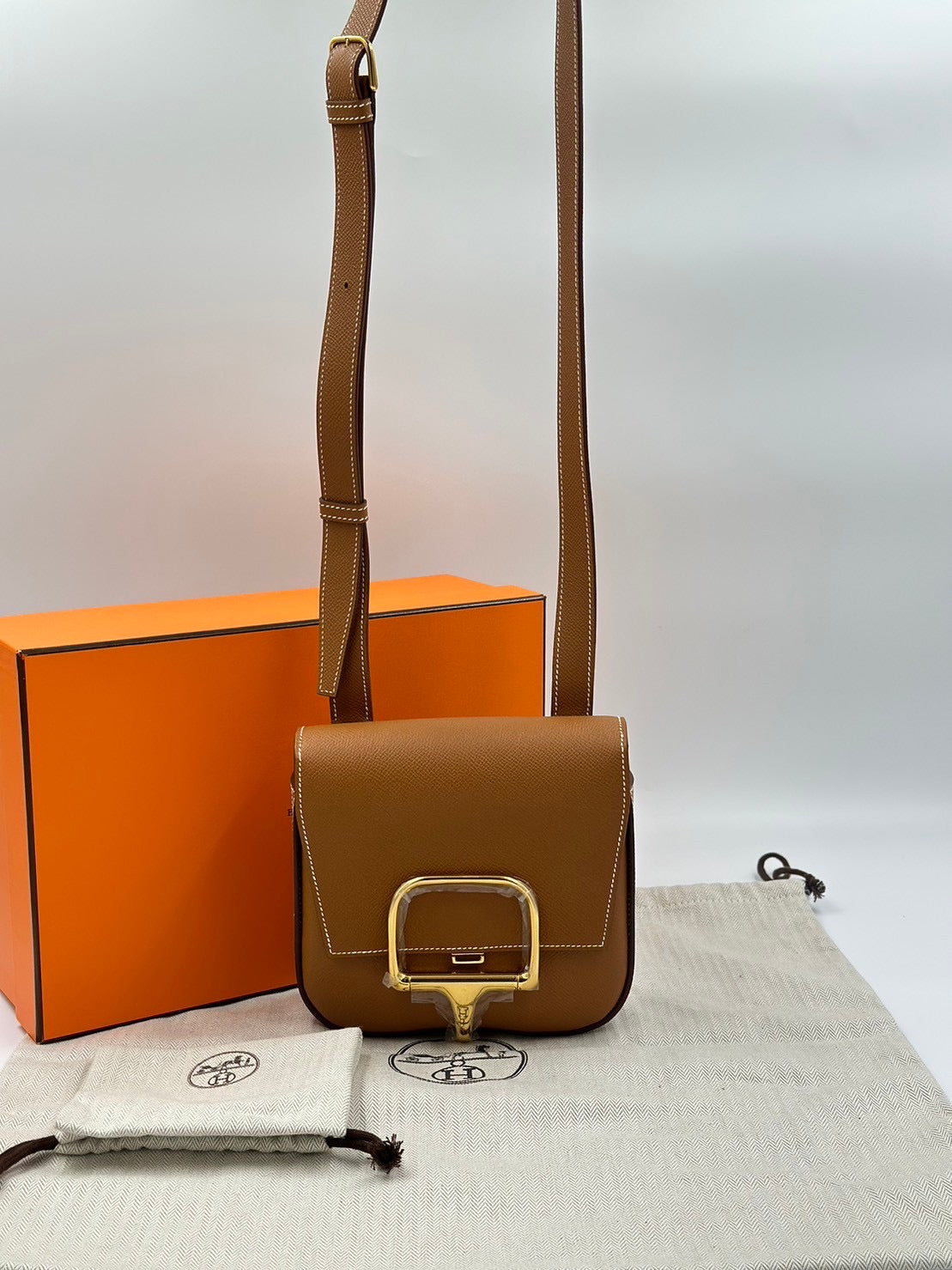 Hermes Della Mini 屁股包/ Rank SA V0250220002