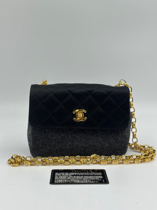Chanel 黑色拼接雕花鍊/Rank SA