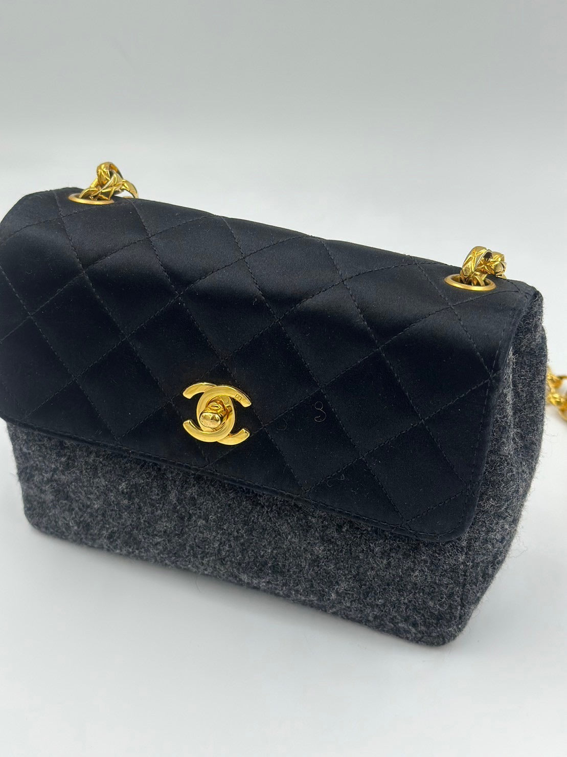 Chanel 黑色拼接雕花鍊/Rank SA