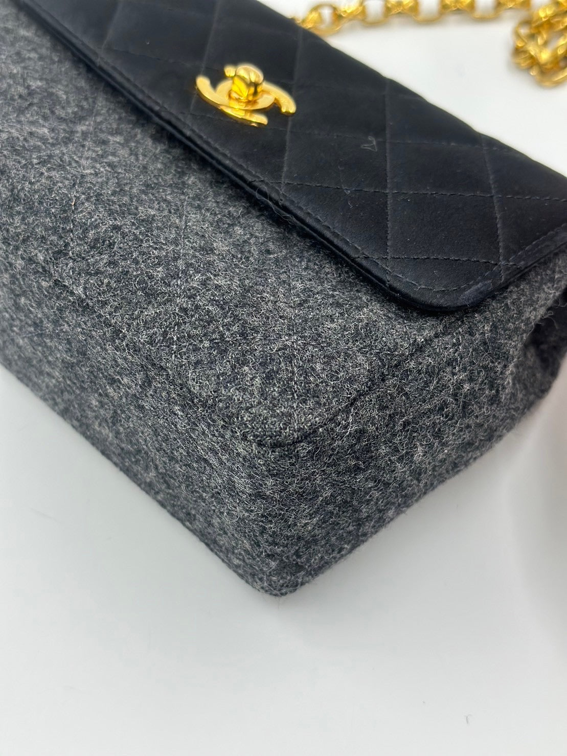 Chanel 黑色拼接雕花鍊/Rank SA