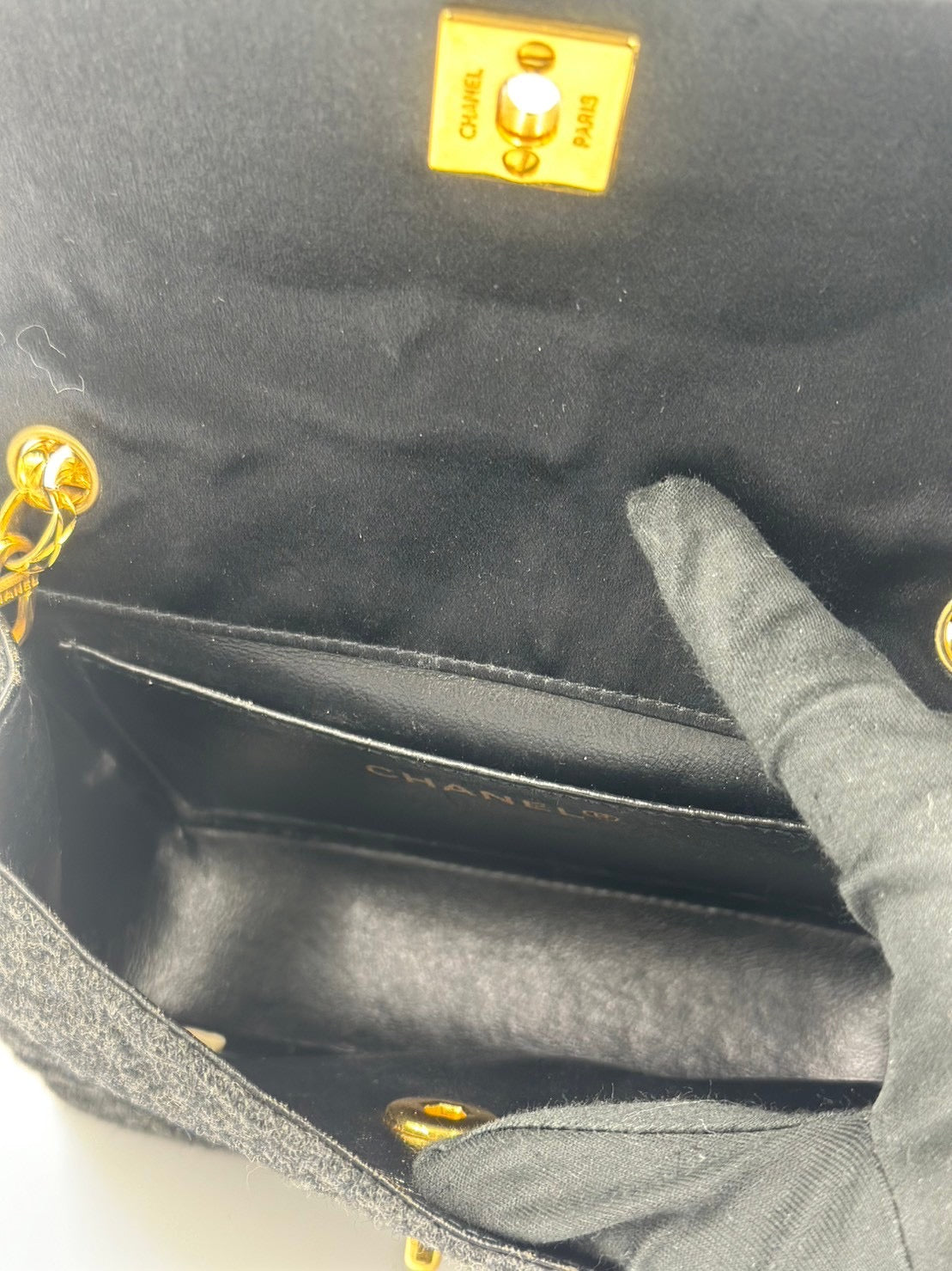 Chanel 黑色拼接雕花鍊/Rank SA