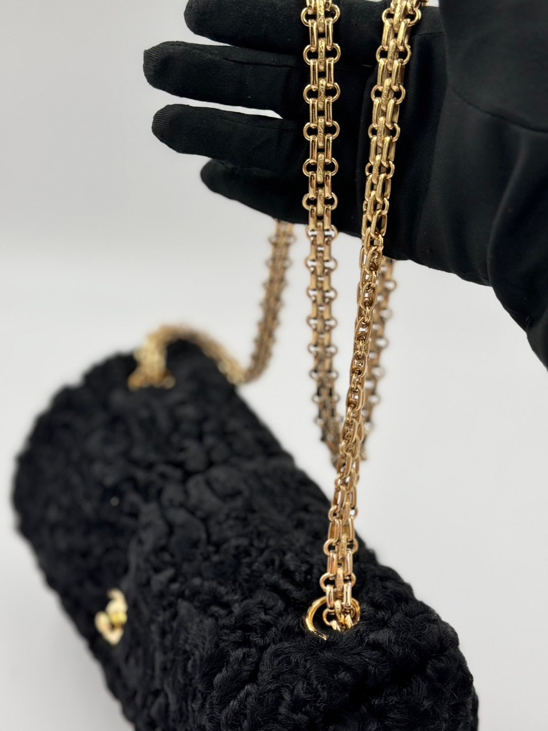 Chanel Fluffy Flap Bag Black / Rank SA