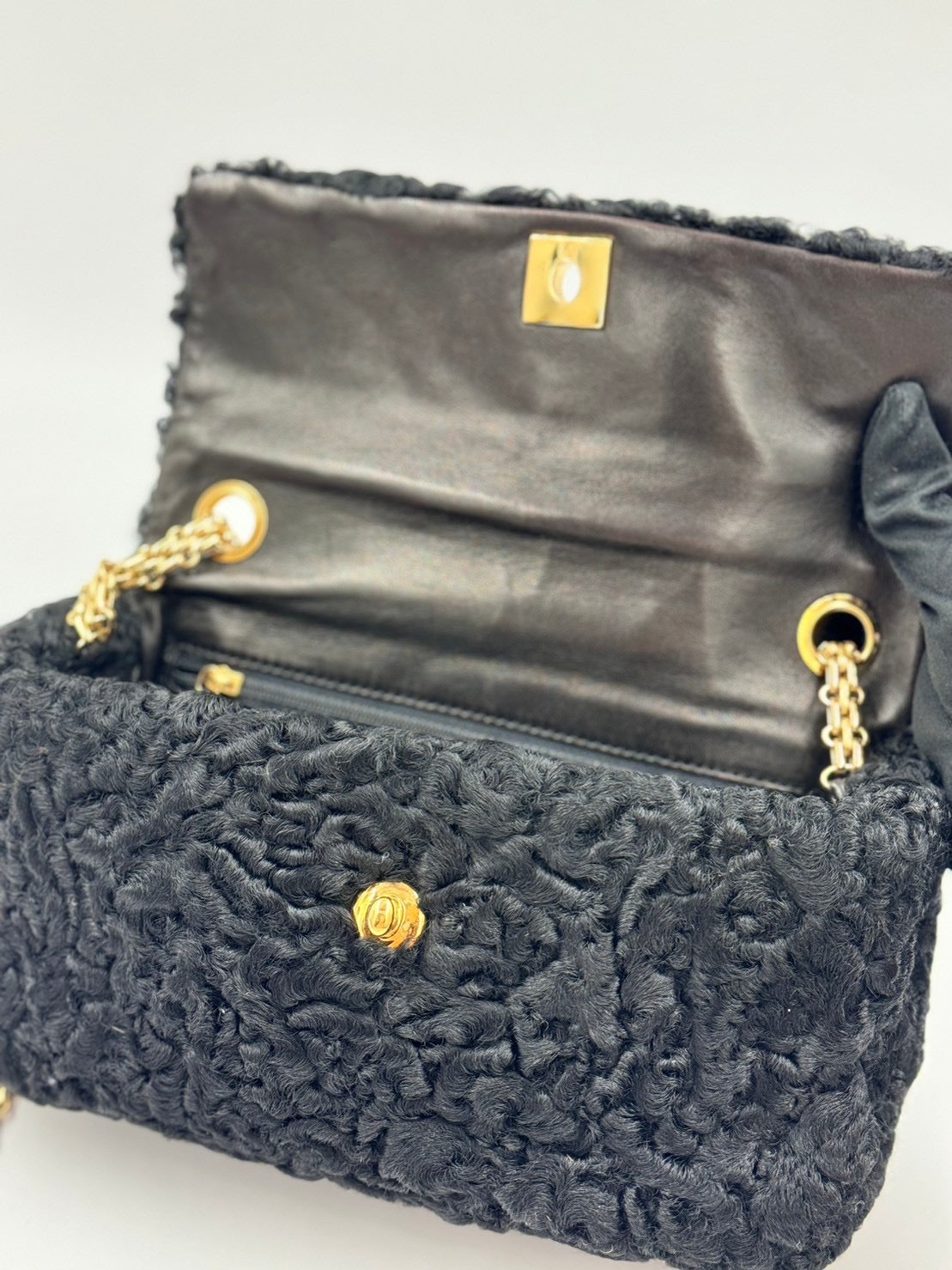 Chanel Fluffy Flap Bag Black / Rank SA