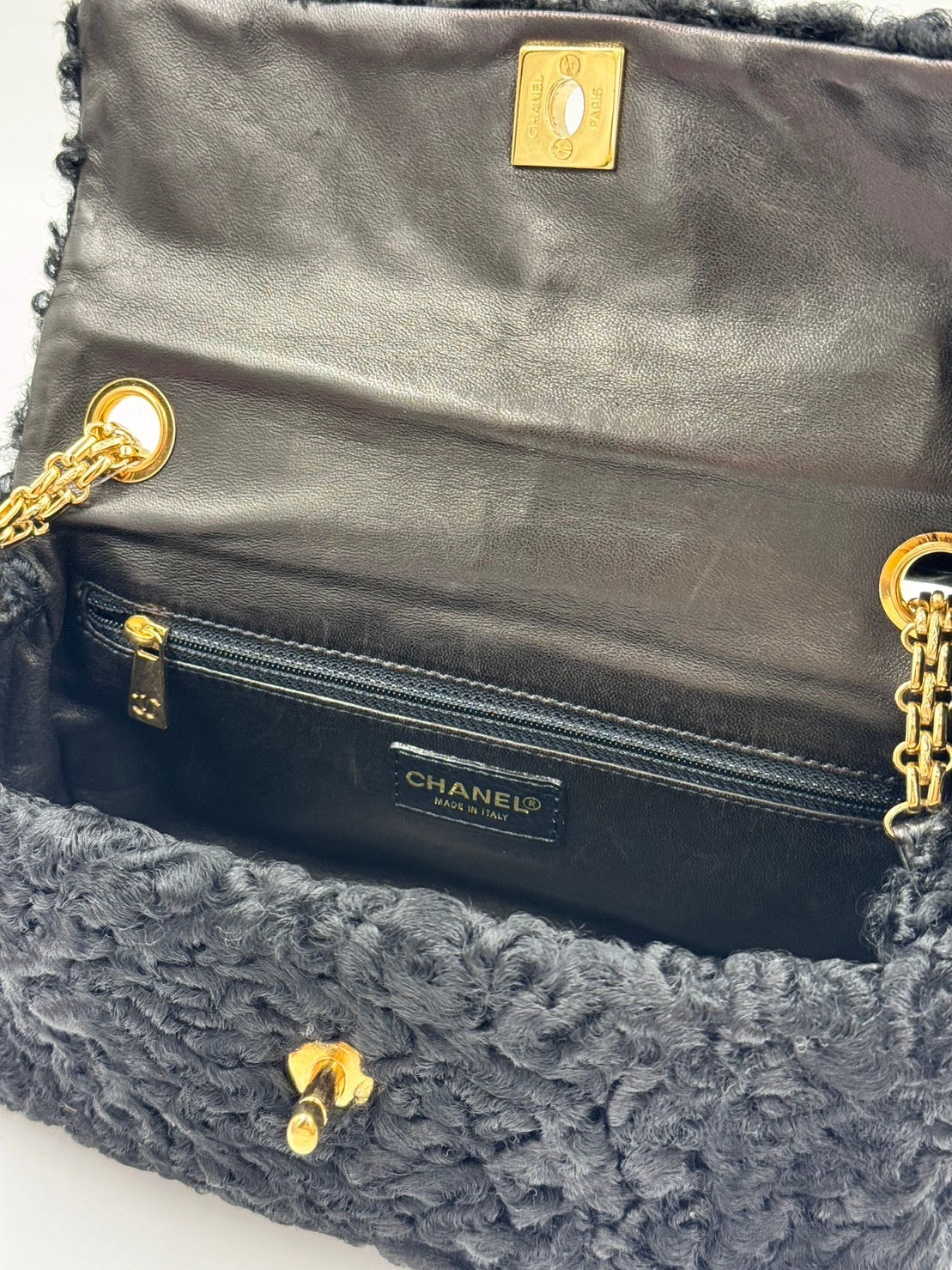 Chanel Fluffy Flap Bag Black / Rank SA