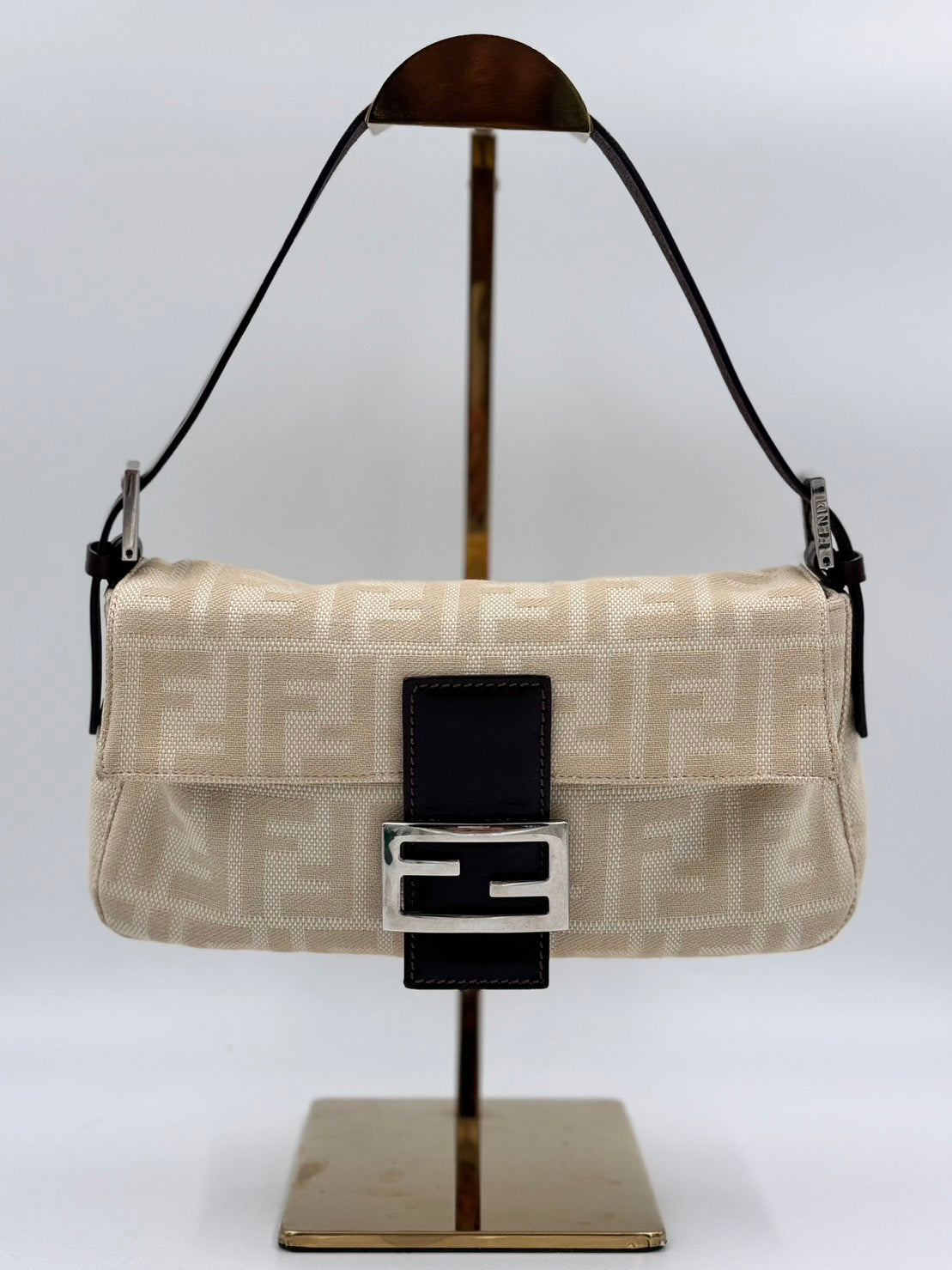 Fendi 奶油白法棍/Rank SA