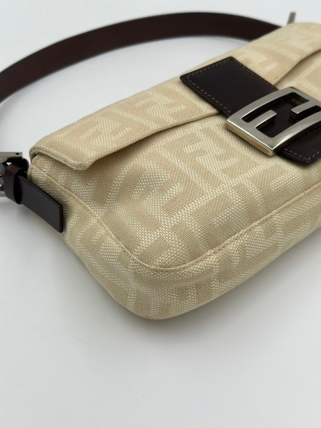 Fendi 奶油白法棍/Rank SA