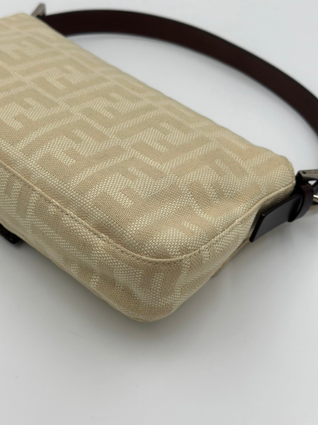 Fendi 奶油白法棍/Rank SA