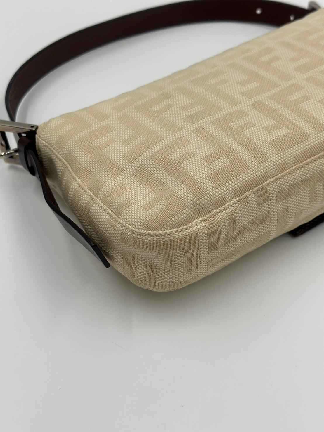 Fendi 奶油白法棍/Rank SA