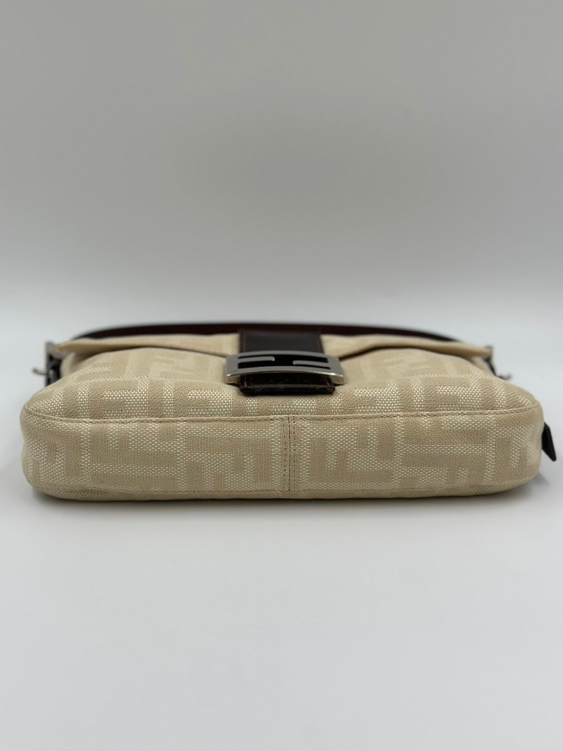 Fendi 奶油白法棍/Rank SA