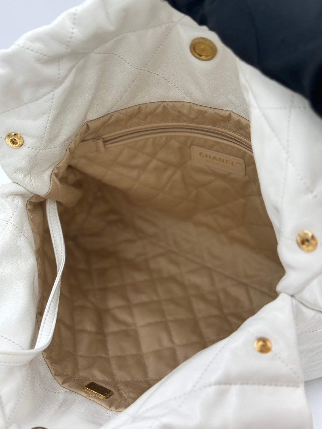 Chanel 22bag Small White /Rank SA