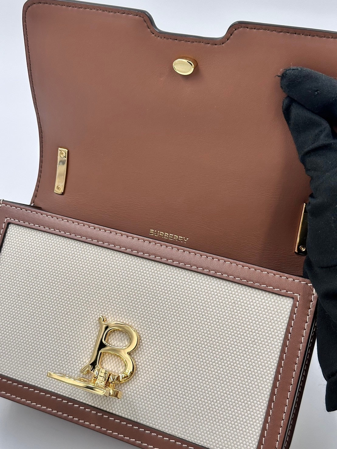 Burberry帆布側背包/Rank SA
