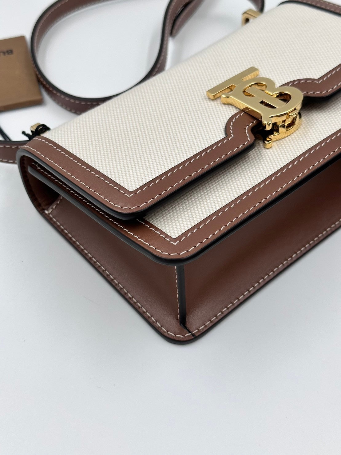 Burberry帆布側背包/Rank SA