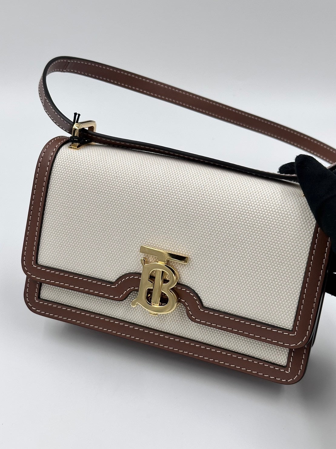Burberry帆布側背包/Rank SA