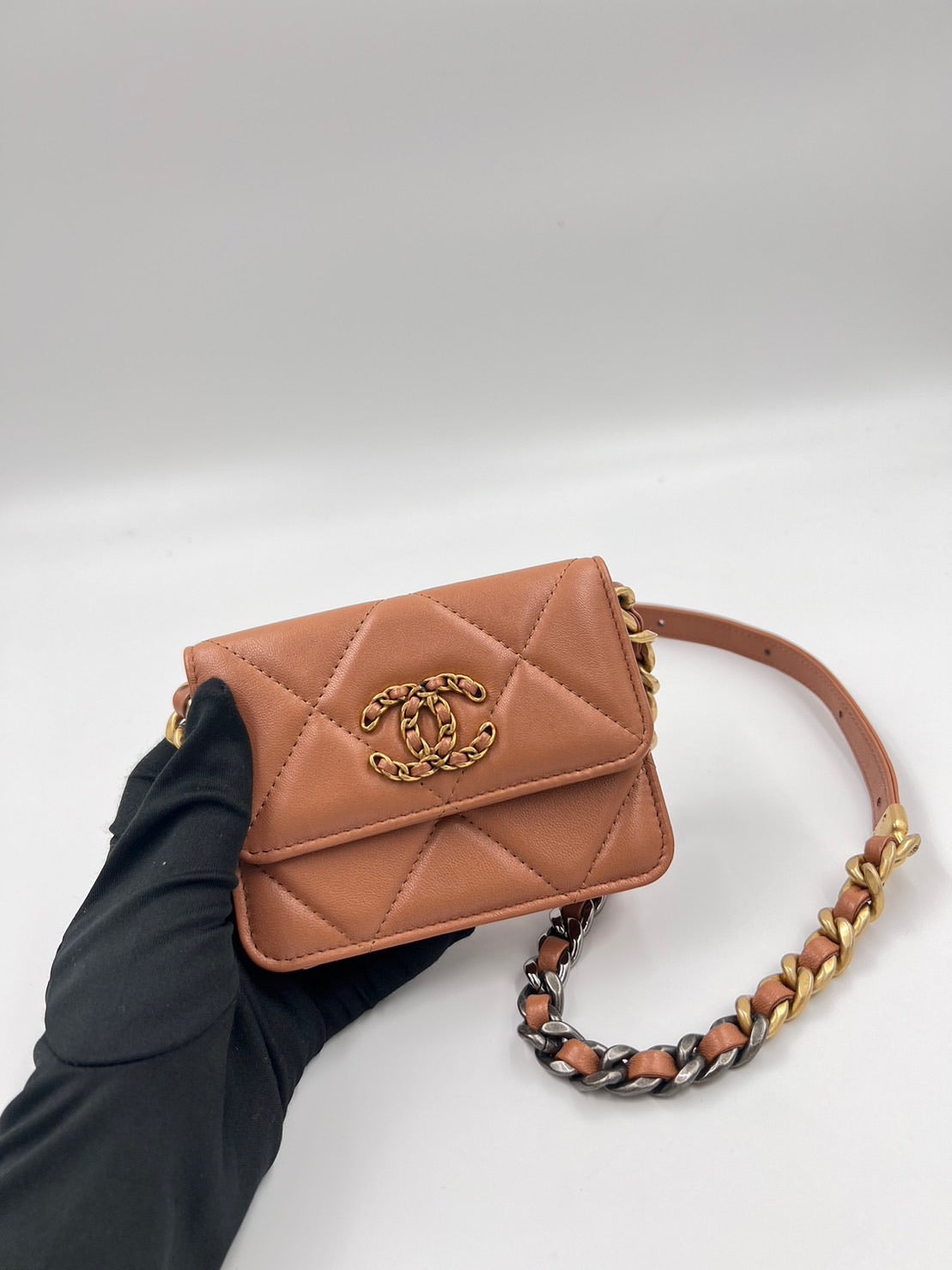 Chanel 19 Ｗoc mini 腰包 / Rank SA