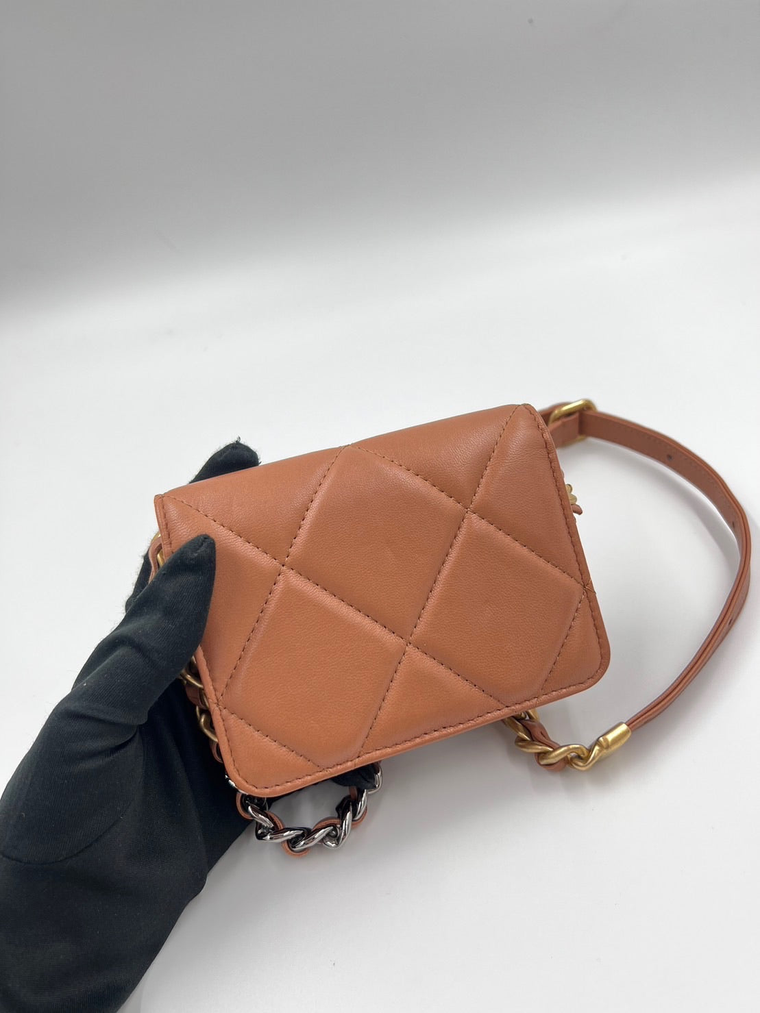 Chanel 19 Ｗoc mini 腰包 / Rank SA