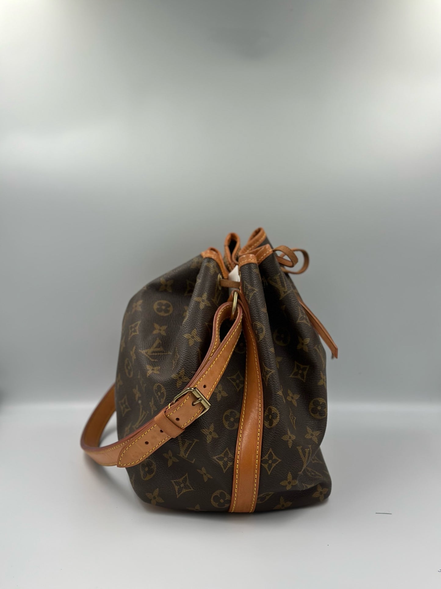 Louis Vuitton   抽繩水桶包