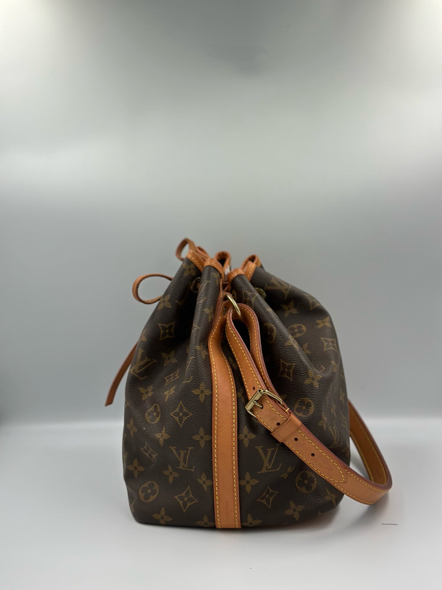 Louis Vuitton   抽繩水桶包