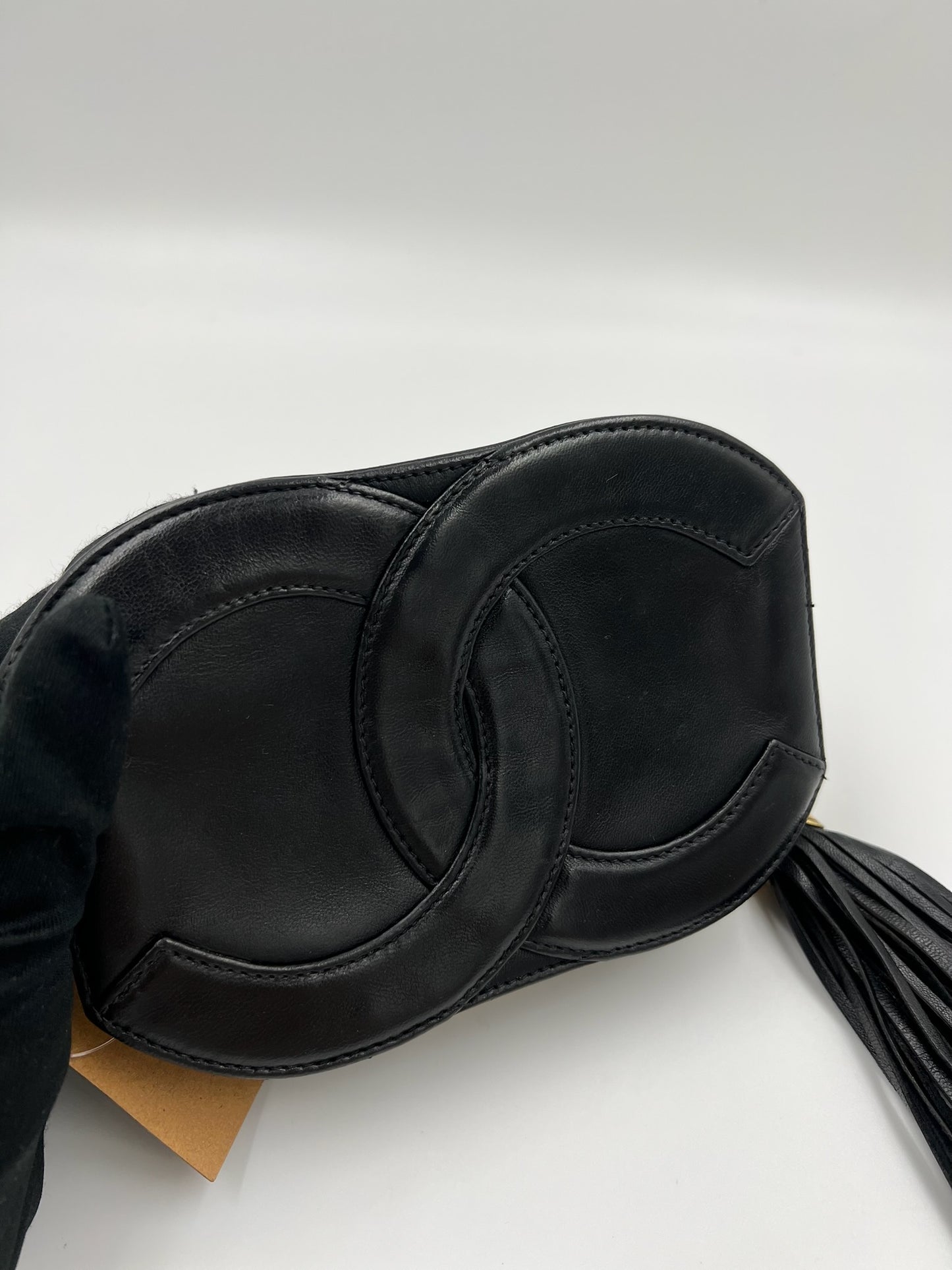 Chanel 浮雕Logo流蘇相機包 / Rank SA