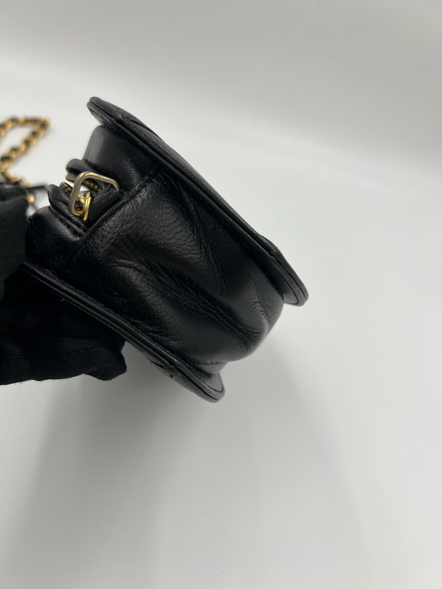 Chanel 浮雕Logo流蘇相機包 / Rank SA