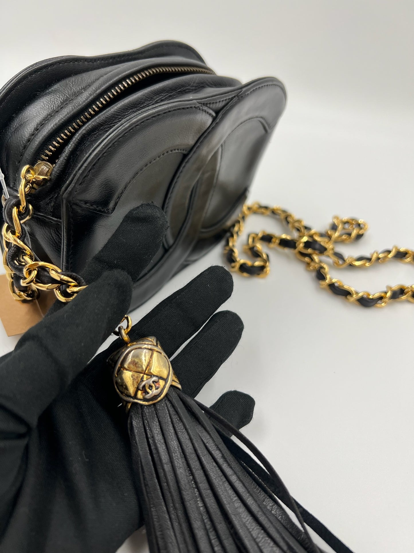Chanel 浮雕Logo流蘇相機包 / Rank SA