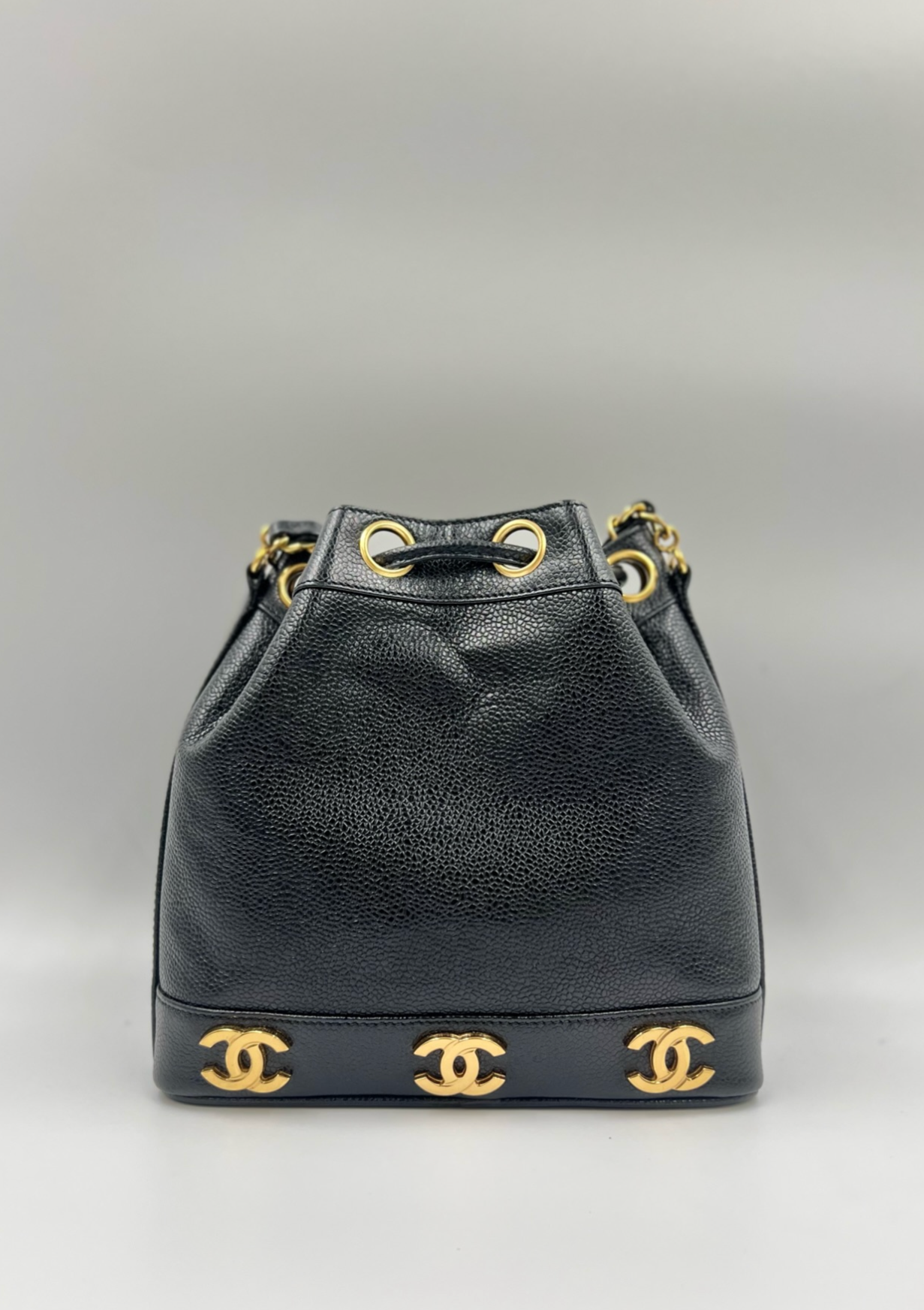 Chanel 黑色金球水桶包 / Rank SA