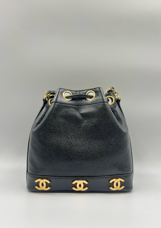 Chanel 黑色金球水桶包 / Rank SA