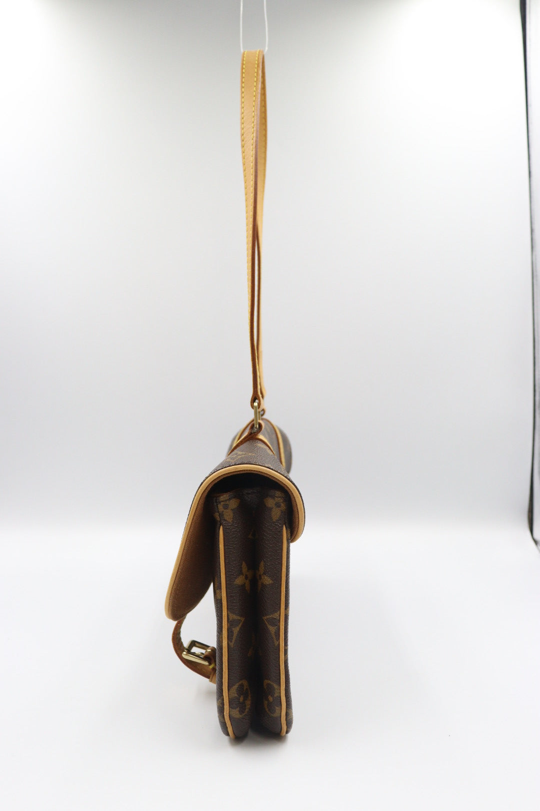 Louis Vuitton  shoulder bag / Rank SA