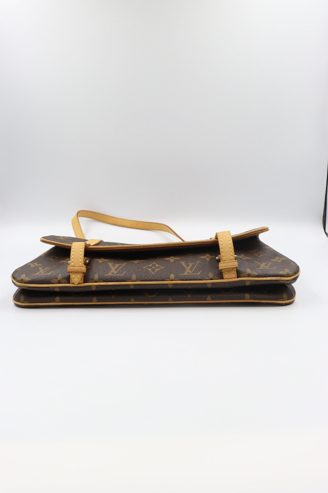 Louis Vuitton  shoulder bag / Rank SA