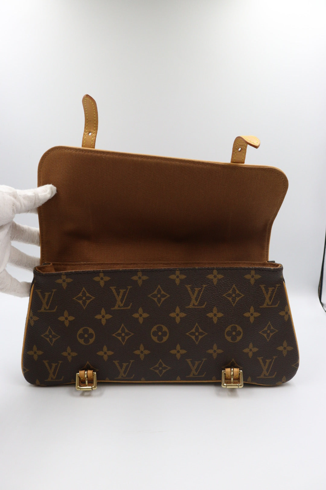 Louis Vuitton  shoulder bag / Rank SA
