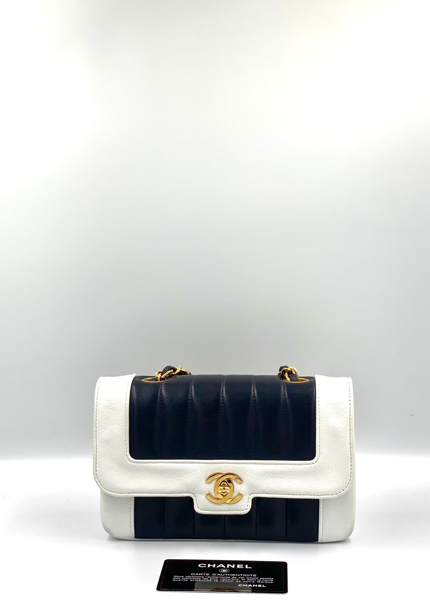 Chanel 拼色金釦豎紋鏈條包/Rank SA