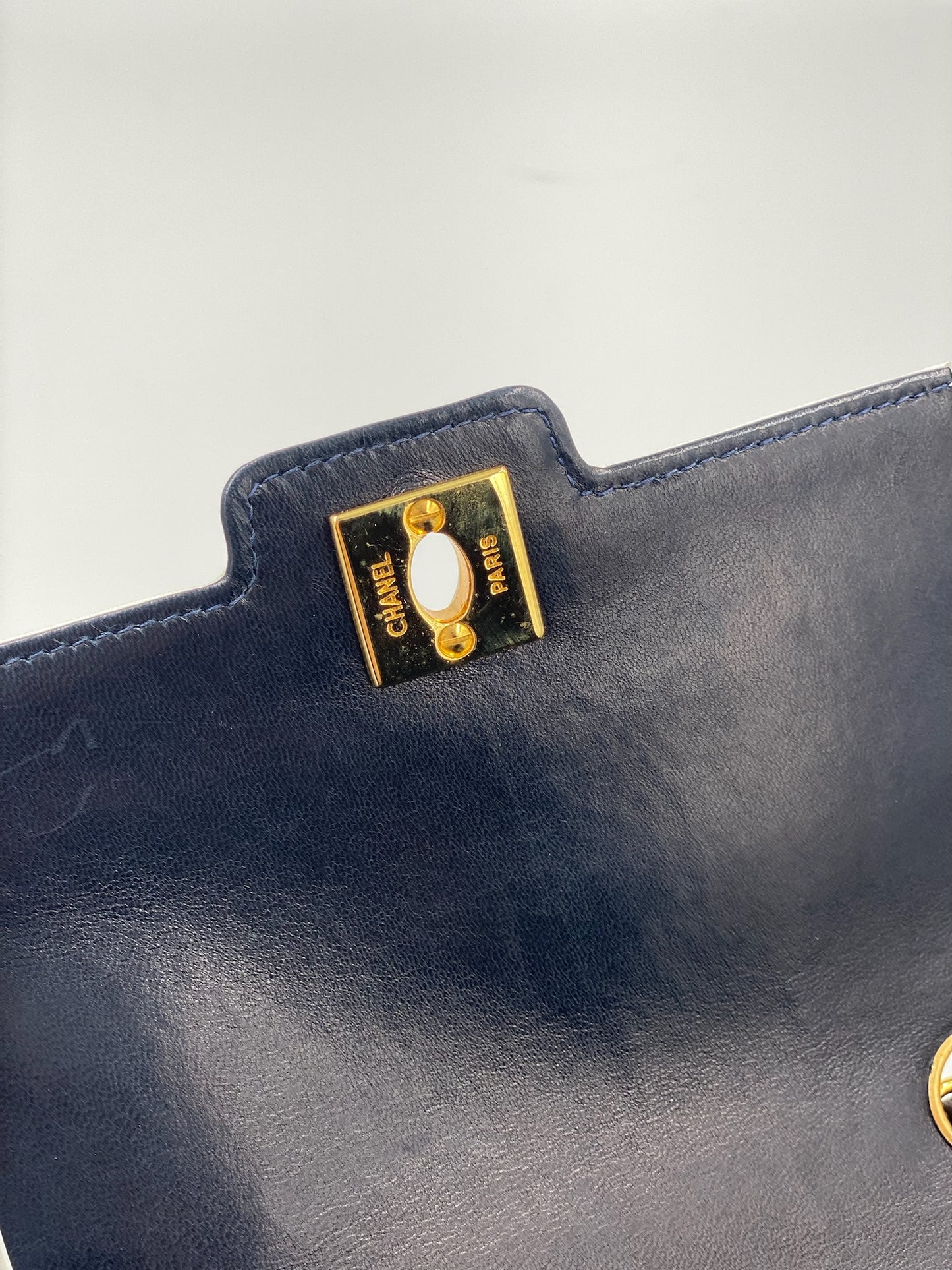Chanel 拼色金釦豎紋鏈條包/Rank SA