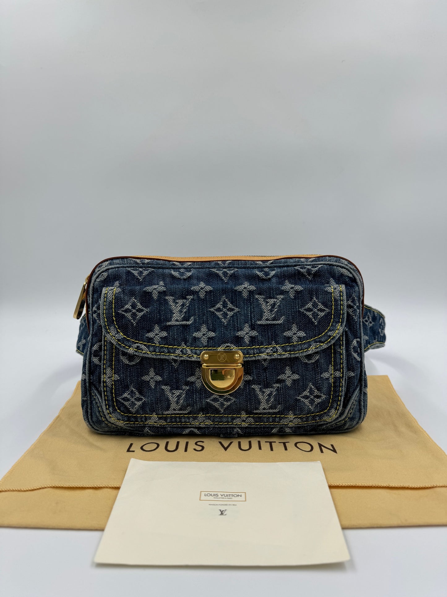 Louis Vuitton 牛仔相機包  / Rank A 24071906