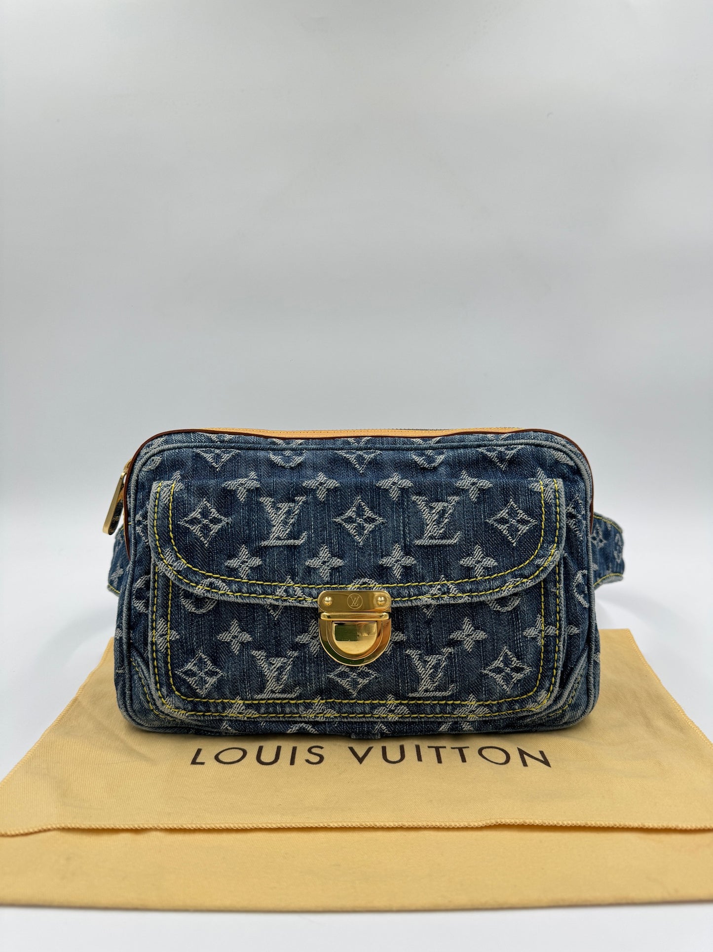Louis Vuitton 牛仔相機包  / Rank A 24071906
