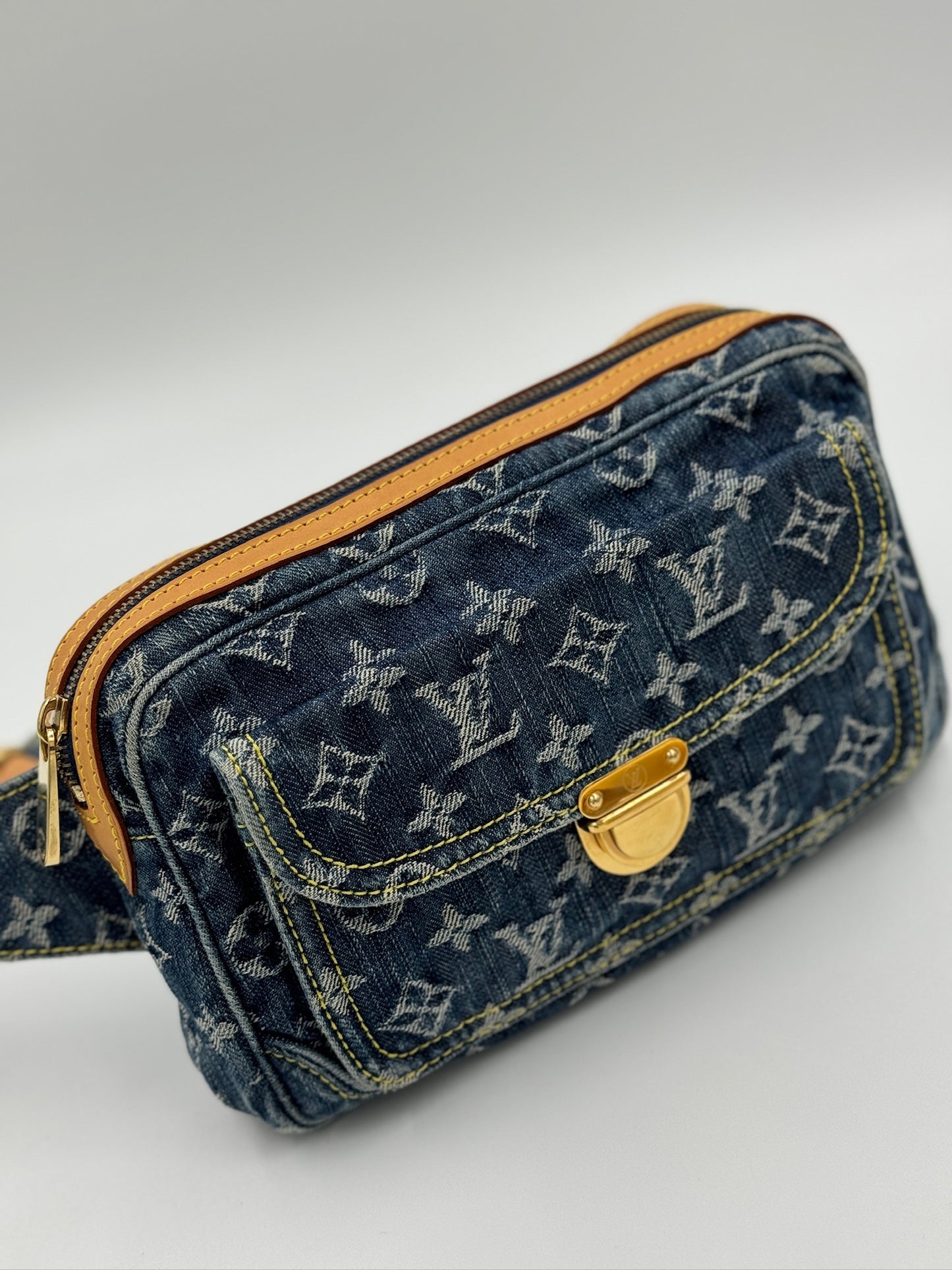 Louis Vuitton 牛仔相機包  / Rank A 24071906