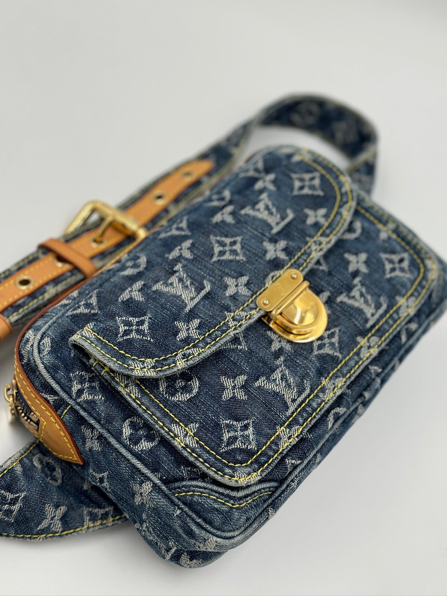 Louis Vuitton 牛仔相機包  / Rank A 24071906