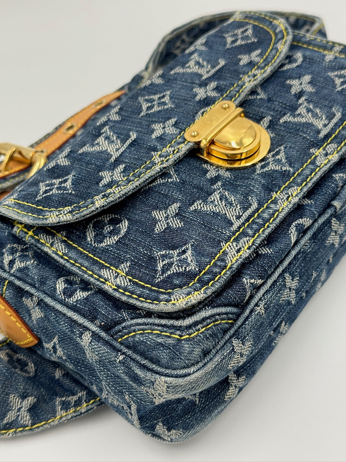 Louis Vuitton 牛仔相機包  / Rank A 24071906