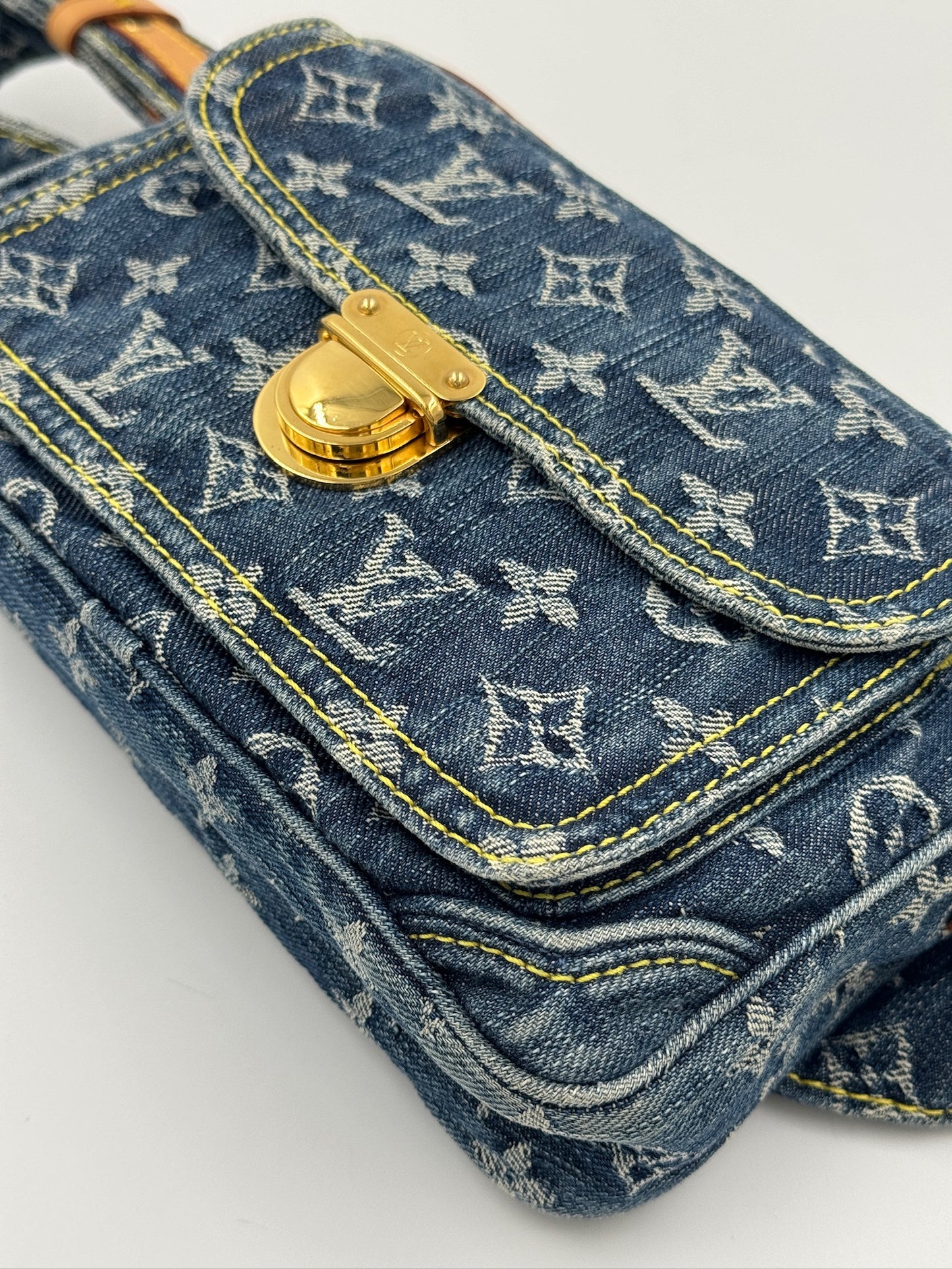 Louis Vuitton 牛仔相機包  / Rank A 24071906