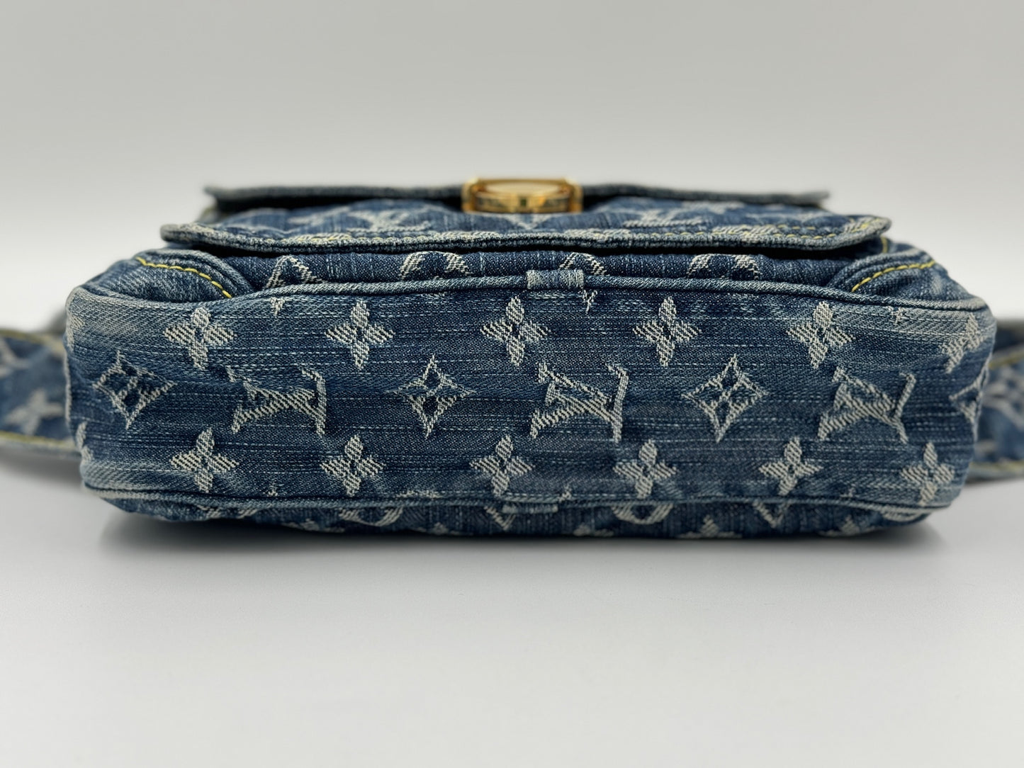 Louis Vuitton 牛仔相機包  / Rank A 24071906