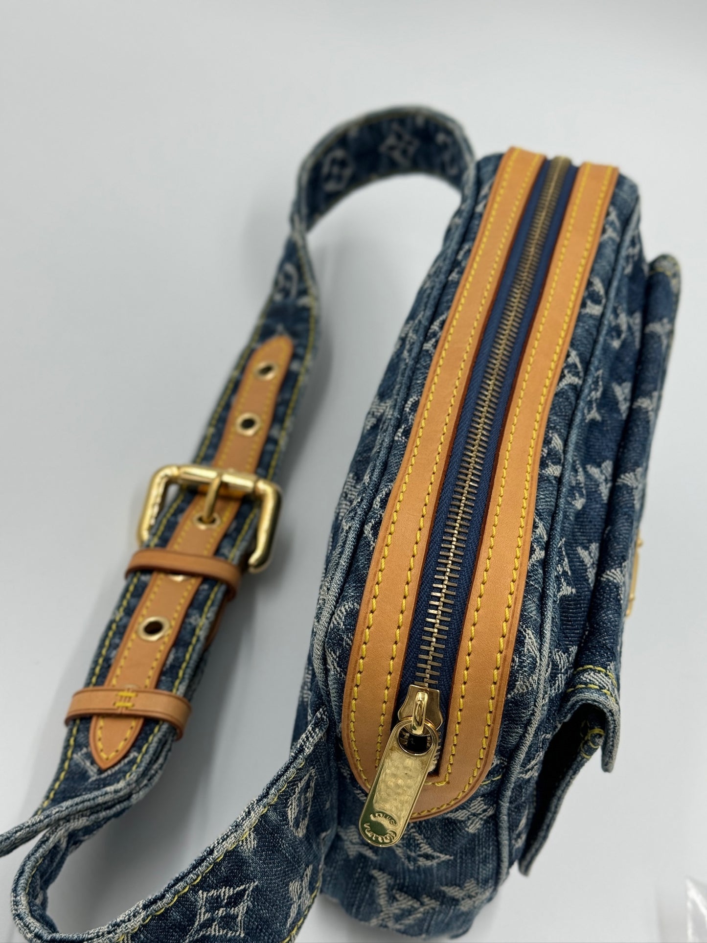 Louis Vuitton 牛仔相機包  / Rank A 24071906