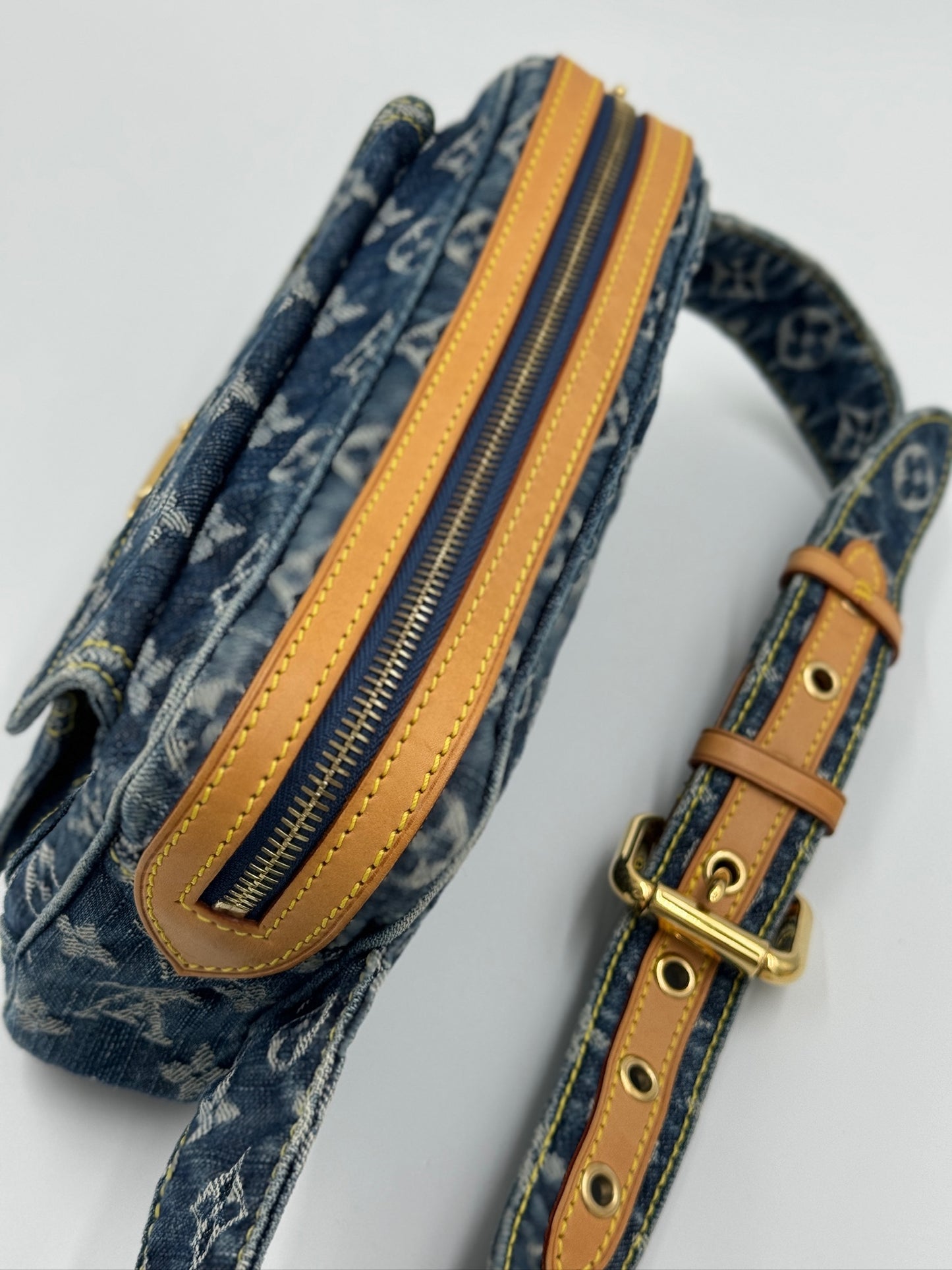 Louis Vuitton 牛仔相機包  / Rank A 24071906