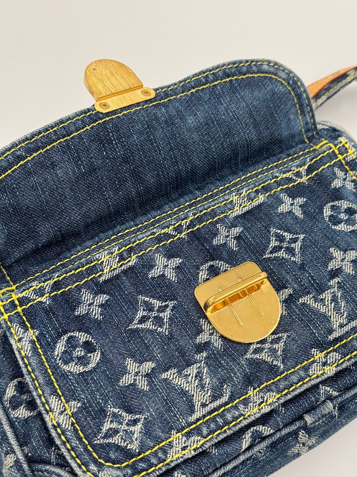 Louis Vuitton 牛仔相機包  / Rank A 24071906