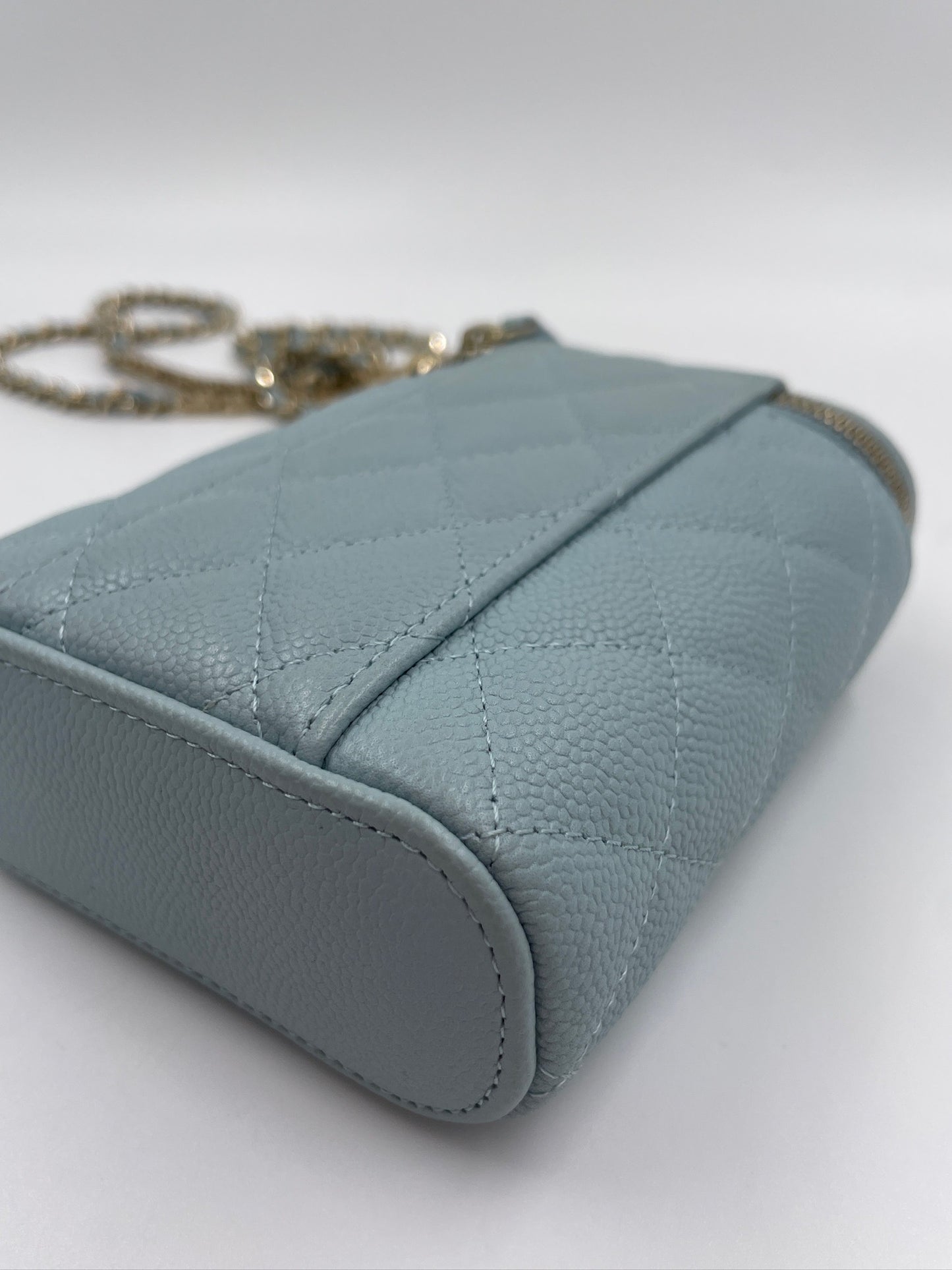Chanel Baby Blue Case 鏈條包 / Rank SA
