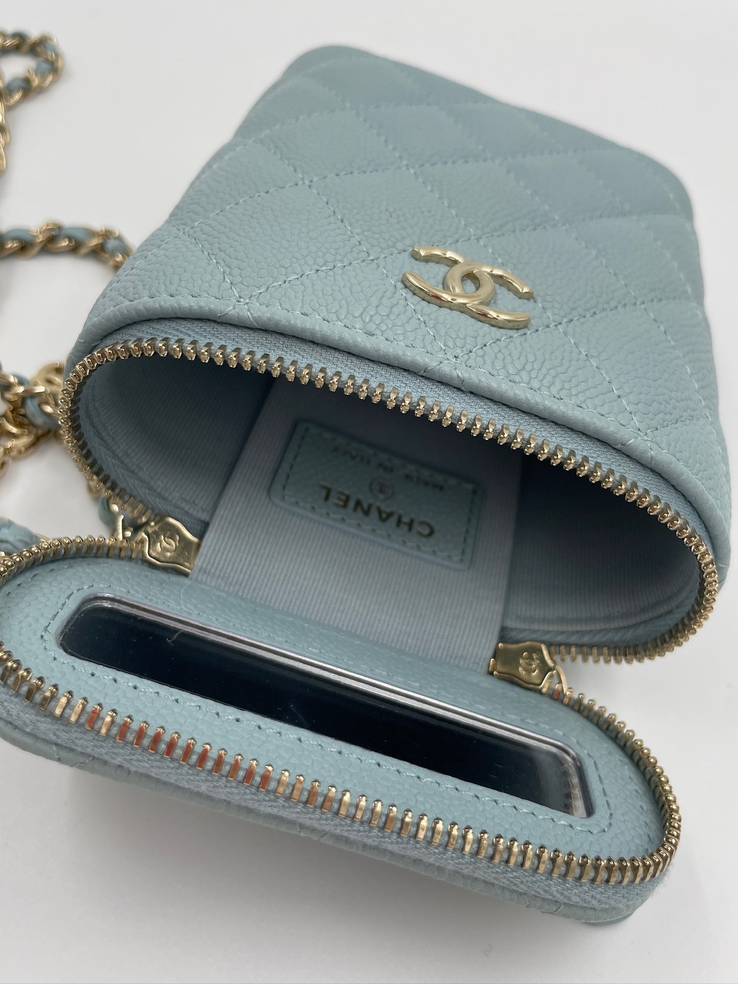 Chanel Baby Blue Case 鏈條包 / Rank SA